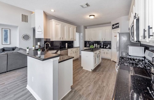 Barker House | Spacious 7BR Houston Home w Heated Pool, Spa, Game Room & Dining for 14