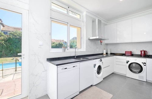 Santa Marinha House | Spacious 7BR/7BA w/Pool & Backyard Prime Location!