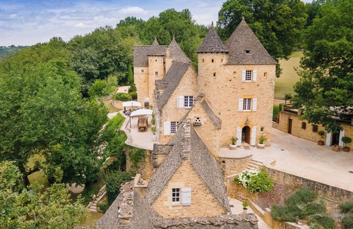 Saint-Cyprien House | Spacious 8-bedroom chateau in charming Saint-Cyprien with pool, bar and gym