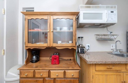 Mesa House | Spacious 8 Bedroom | Hot Tub & Grill | Close to Do