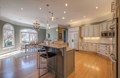 Franklin House | Spacious 8-Bedroom Retreat Near Nashville – Perfect for Groups & Gatherings!