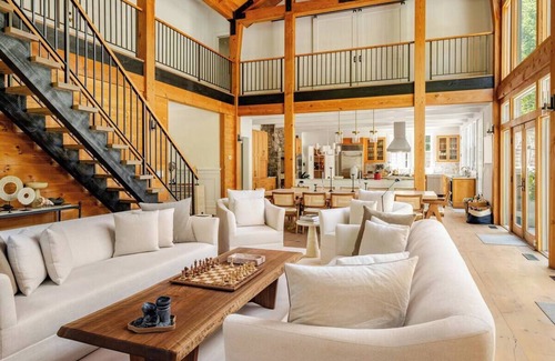 Northwest Harbor Villa | Spacious 8-bedroom villa in gorgeous East Hampton - Pool,Jacuzz i& tennis court
