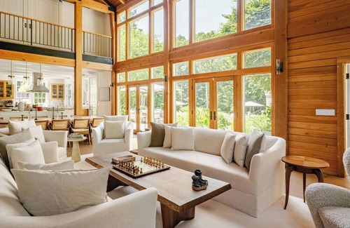Northwest Harbor Villa | Spacious 8-bedroom villa in gorgeous East Hampton - Pool,Jacuzz i& tennis court