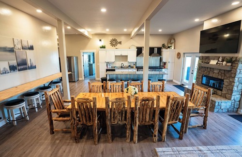 Garden City House | Spacious 8-bedroom house with a private heated pool, spa, pickleball and more!