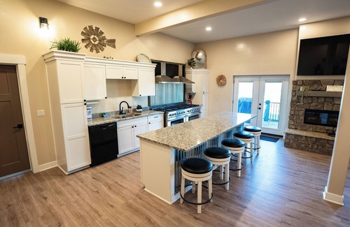 Garden City House | Spacious 8-bedroom house with a private heated pool, spa, pickleball and more!
