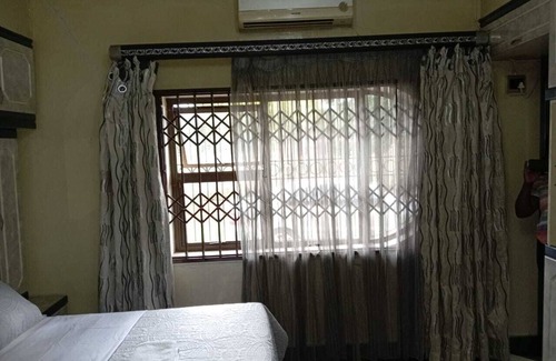 Kempton Park Cabin | Spacious 8-bedroom lodge in welcoming Kempton Park with WiFi