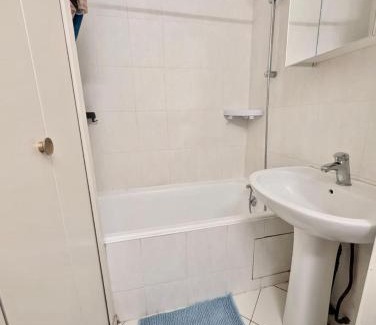 Quartier des Eaux-Claires Apartment | Spacious 80m2 Apartment - 8th Floor, Free Parking, Sleeps 5