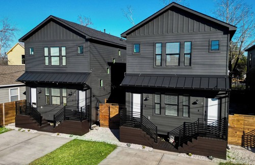 Northside House | Spacious 8BR 10BA Houston Retreat with Private Suites Ideal for Family Reunions