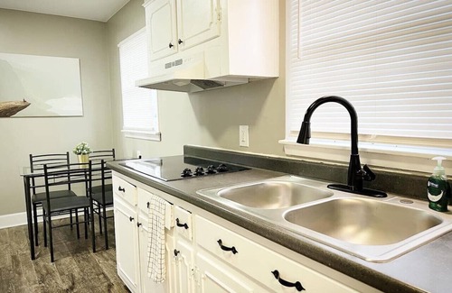 East Memphis House | Spacious 8BR Getaway: 2 Homes, BBQ Near Downtown