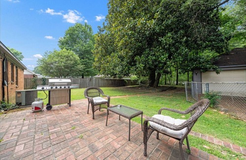 East Memphis House | Spacious 8BR Getaway: 2 Homes, BBQ Near Downtown
