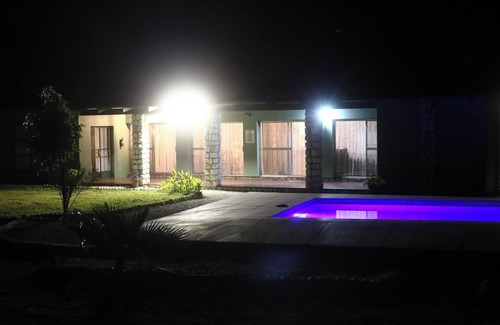 Etosha House | Spacious 9-bedroom building in wonderful Otavi with AC