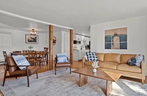 Ludlow House | Spacious 9-BR Downtown Residence 3-Min to Okemo