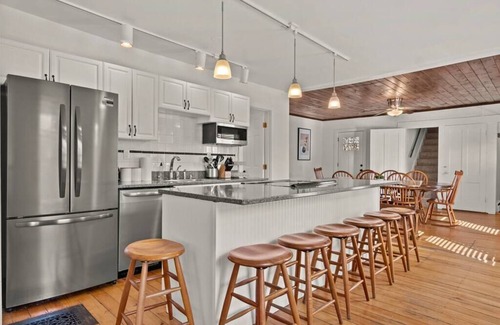 Ludlow House | Spacious 9-BR Downtown Residence 3-Min to Okemo