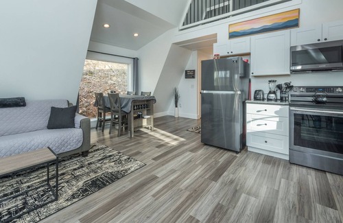 Swannanoa Cabin | 🍃 Spacious A-Frame w/ Loft - Close to Downtown Asheville!
