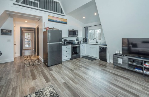 Swannanoa Cabin | 🍃 Spacious A-Frame w/ Loft - Close to Downtown Asheville!