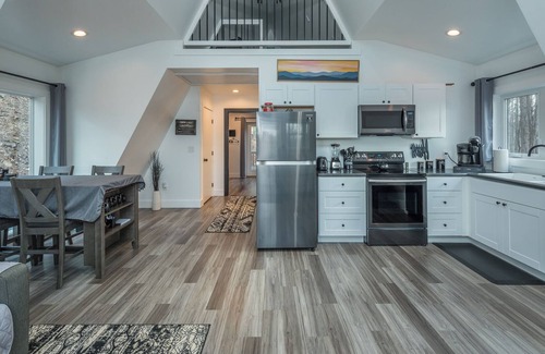 Swannanoa Cabin | 🍃 Spacious A-Frame w/ Loft - Close to Downtown Asheville!