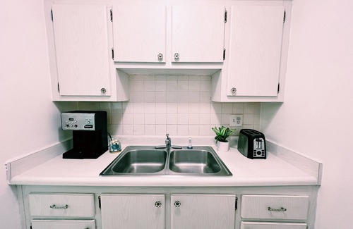 Jensen Beach Apartment | Spacious & affordable 1 Bedroom APT W/Pool - Close to downtown and The Beach