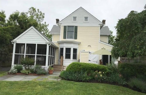 West Cape May House | Spacious & Airy With Gorgeous Gardens a Short Walk to Both Beach & Town