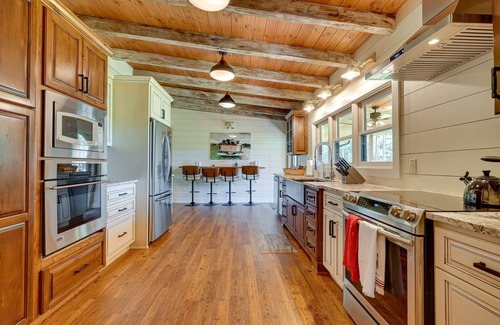 Crane Hill Cabin | Spacious Alabama Retreat - Deck, Grill & Fire Pit!