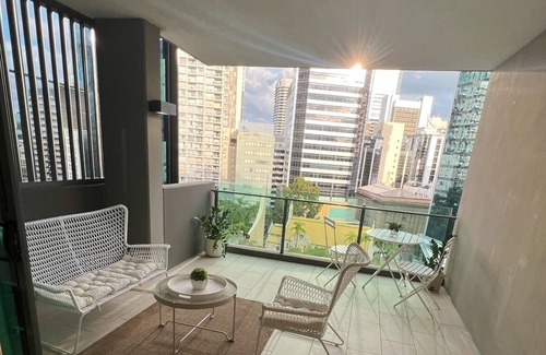 Spring Hill Apartment | Spacious, Alegant, and Convenient Apartment in Brisbane City