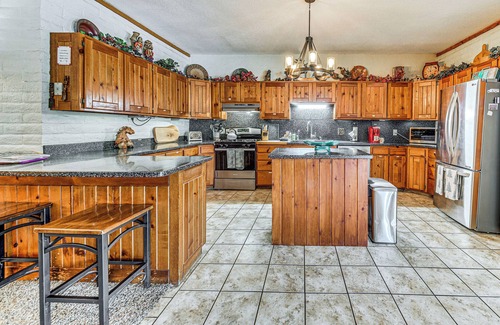 Alto House | Spacious Alto House on 8 Private Acres w/Hot Tub!