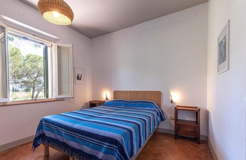 Follonica House | Spacious and beautiful vacation home with beautiful property in the Tuscan countryside.