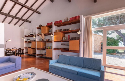 Follonica House | Spacious and beautiful vacation home with beautiful property in the Tuscan countryside.