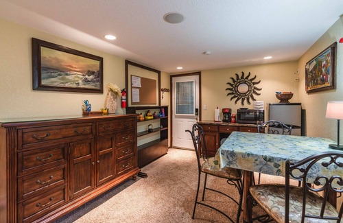 North San Antonio - SAT Apartment | Spacious AND BODACIOUS studio centrally located