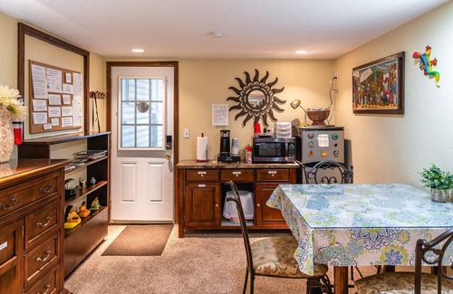 North San Antonio - SAT Apartment | Spacious AND BODACIOUS studio centrally located