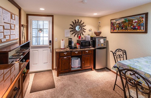 North San Antonio - SAT Apartment | Spacious AND BODACIOUS studio centrally located
