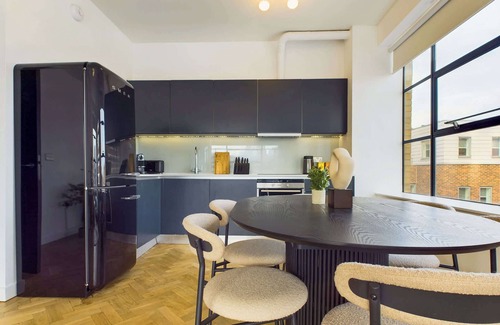 Hoxton Apartment | Spacious and Bright Apartment by Tech City