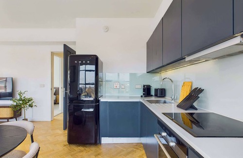 Hoxton Apartment | Spacious and Bright Apartment by Tech City