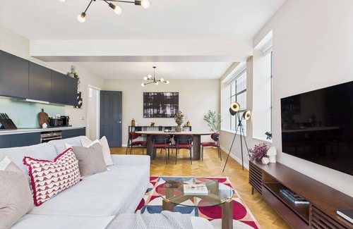 Hoxton Apartment | Spacious and Bright Apartment by Tech City