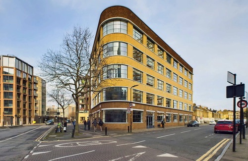 Hoxton Apartment | Spacious and Bright Apartment by Tech City