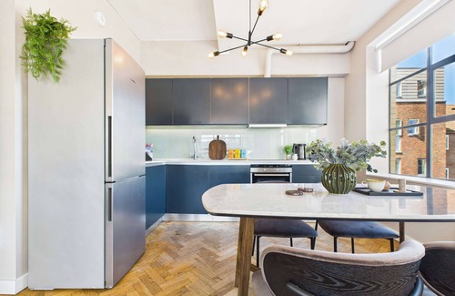 Hoxton Apartment | Spacious and Bright Apartment by Tech City