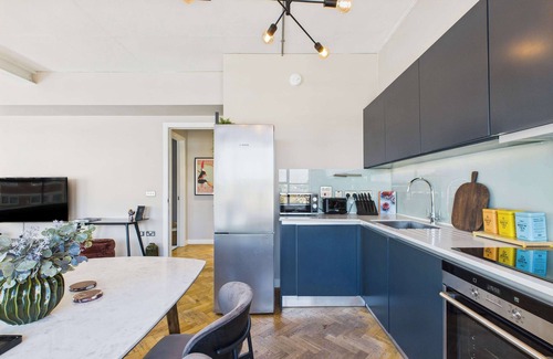 Hoxton Apartment | Spacious and Bright Apartment by Tech City