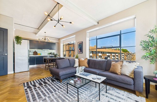 Hoxton Apartment | Spacious and Bright Apartment by Tech City