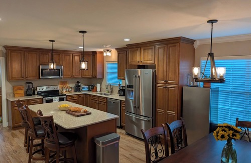 Lafayette House | Spacious and bright 2-bedroom house in Freetown, Lafayette 1 mile from downtown.