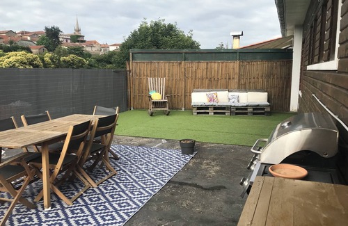 Mugron Apartment | Spacious and bright apartment Pleasant terrace Large living room