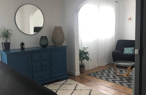 Mugron Apartment | Spacious and bright apartment Pleasant terrace Large living room