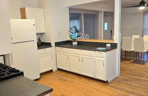 Victory House | Spacious and Centrally located home