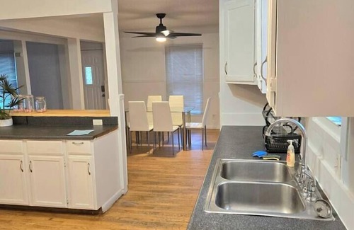 Victory House | Spacious and Centrally located home