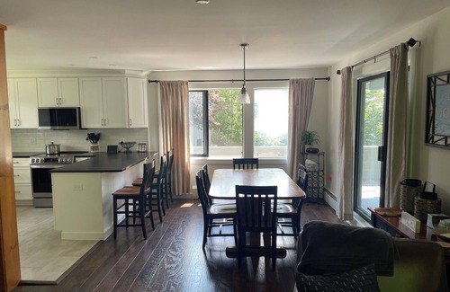 Lincoln House | Spacious and charming, 3Bedroom 2Bath townhouse Sleeps 8-10