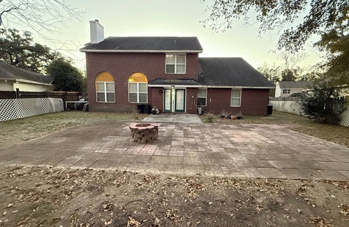 Savannah House | Spacious and charming 4-bedroom house with WiFi, AC in charming Savannah
