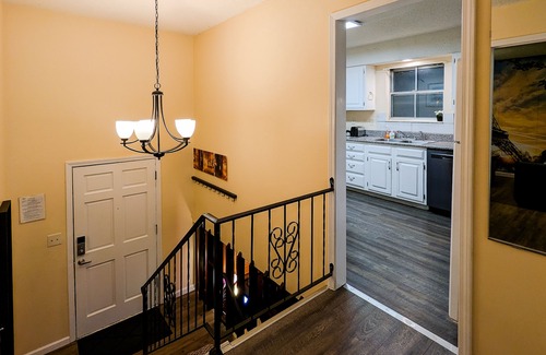 Overland Park House | Spacious and comfortable 3 bedrooms house in the heart of Overland Park