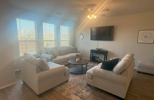 Tarrant County House | Spacious and Comfortable Home in Fort Worth, TX