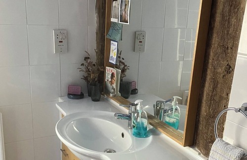Charing Cottage | Spacious and Comfortable Historic Home Near the Channel Tunnel and Canterbury