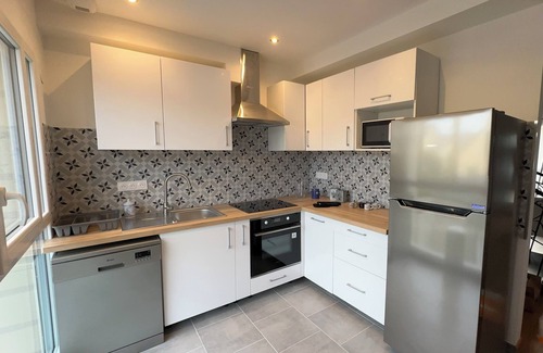 Antony House | Spacious and comfortable house