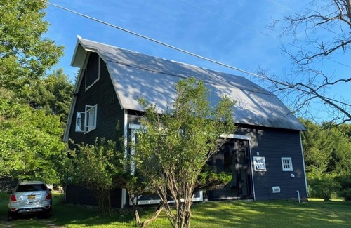 Cochecton House | SPACIOUS and COMFY RENOVATED BARN - pets welcome!