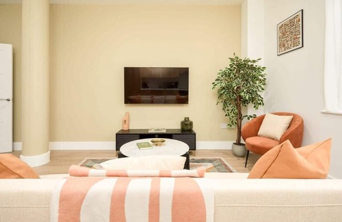 St. Johns Wood Apartment | Spacious and contemporary apartment in Marylebone